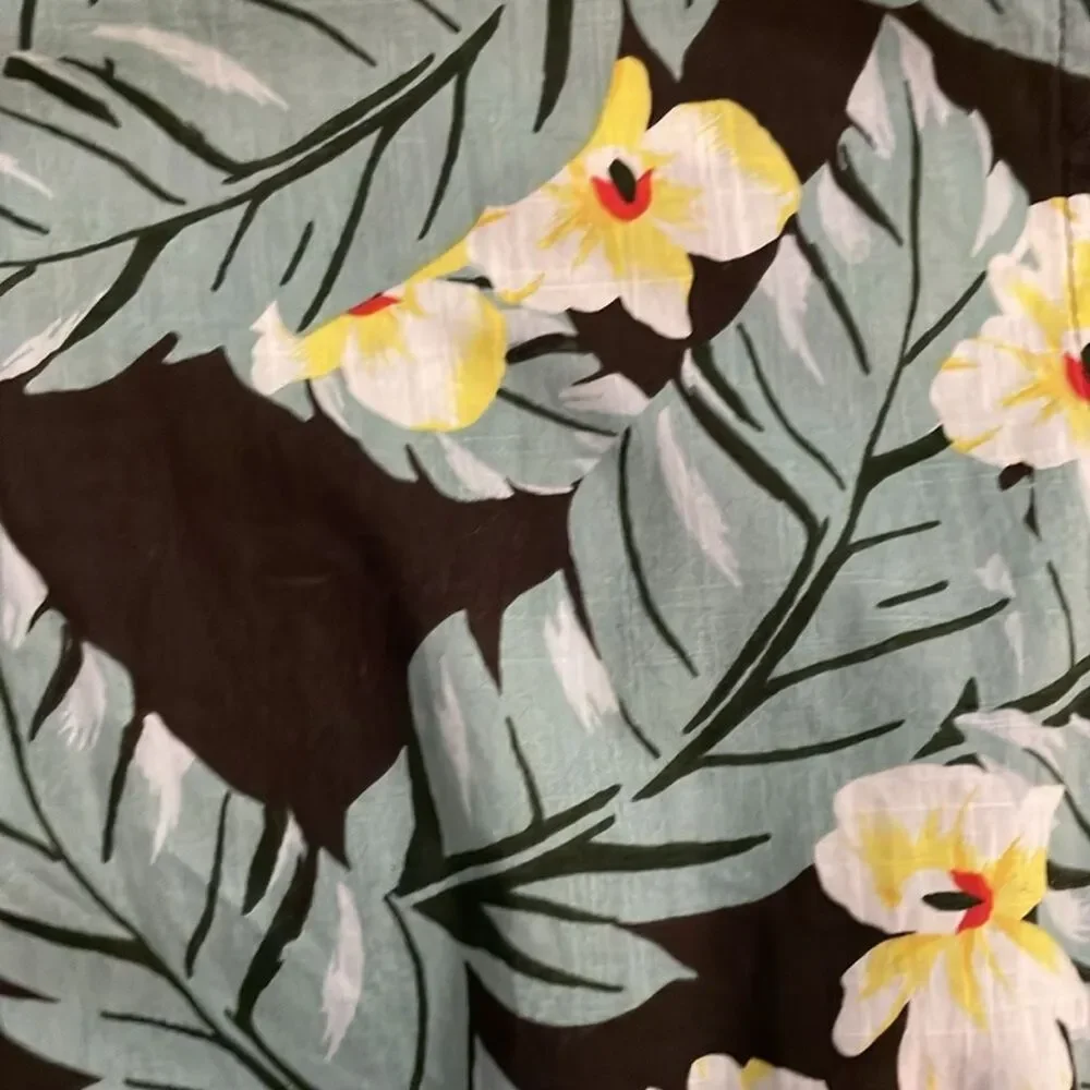 J. Crew Green and Black Hawaiian Floral Casual Button Up Shirt Mens Size Large